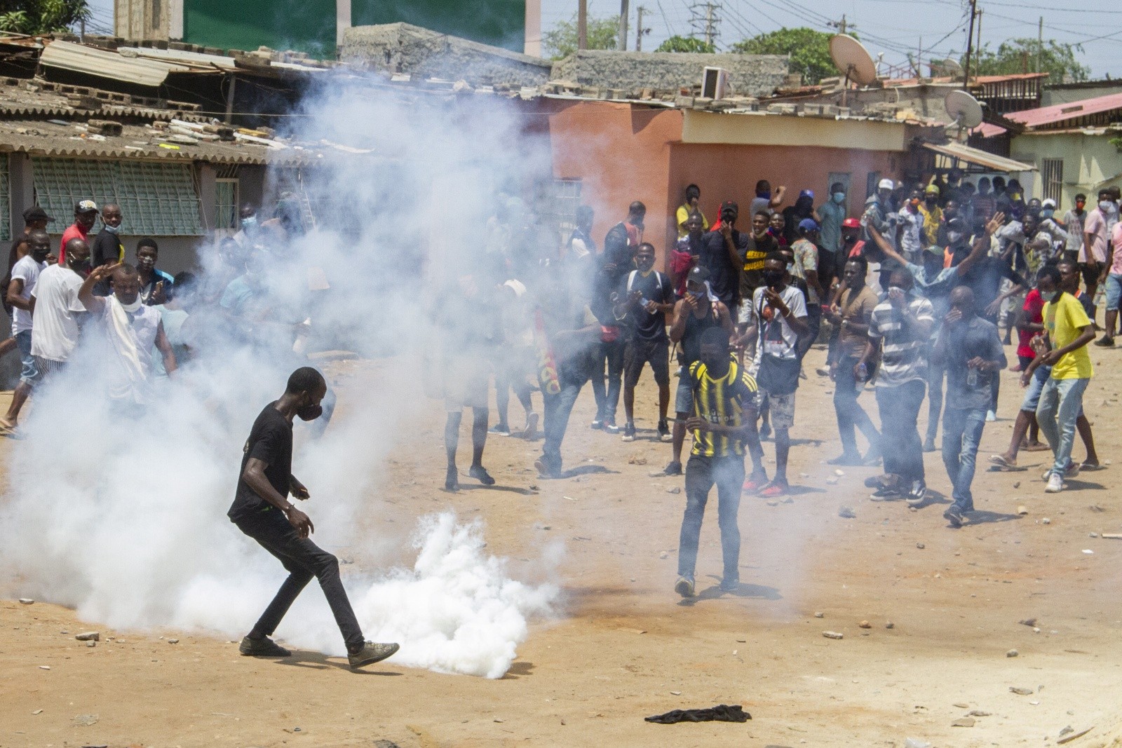 Pol Cia Nacional Volta A Reprimir Manifesta O Do Mea Radio Angola