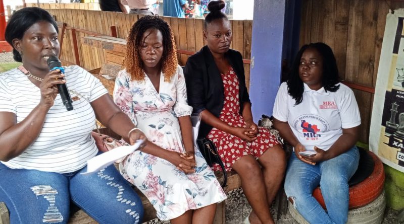 Esposas de activistas angolanos anunciam marcha sem roupas para exigir libertação dos presos