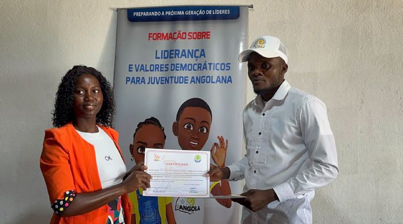 Friends of Angola forma mais de 30 jovens em matérias de liderança e democracia no município do Cuchi