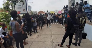 Universidade Metodista ameaça expulsar estudantes que protestam contra aumento de propinas