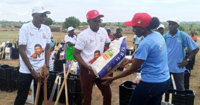 Associação Jovens Unidos e Solidários doa kits e materiais agrícolas à população das aldeias da Barra do Dande Associação Jovens Unidos e Solidários doa kits e materiais agrícolas à população das aldeias da Barra do Dande