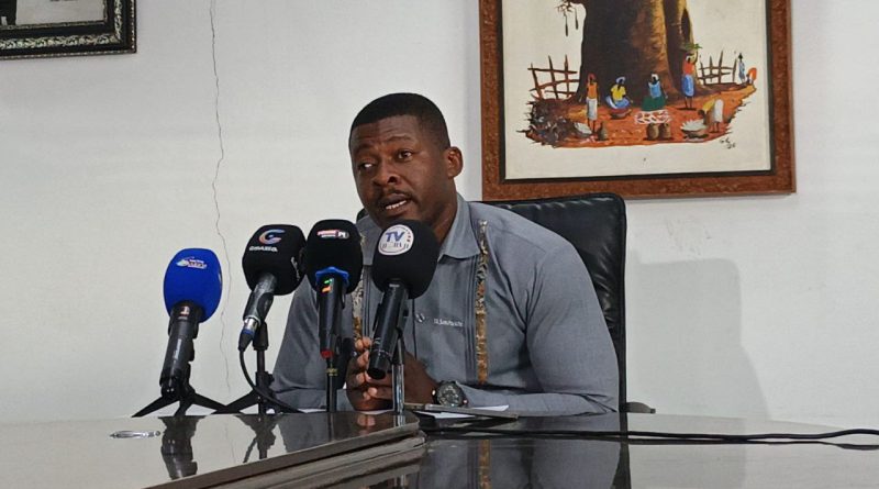 Família Ferreira Pascoal acusa elementos da Administração de Cabiri e Militares da PJ de apropriação indevida do seu terreno de três hectares Família Ferreira Pascoal acusa elementos da Administração de Cabiri e Militares da PJ de apropriação indevida do seu terreno de três hectares