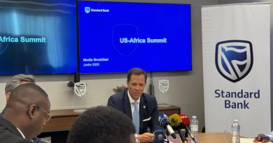 Florindo Chivucute Denuncia Retenção de USD 10.000 pelo Standard Bank Angola em Meio a Silêncio Institucional Florindo Chivucute Denuncia Retenção de USD 10.000 pelo Standard Bank Angola em Meio a Silêncio Institucional