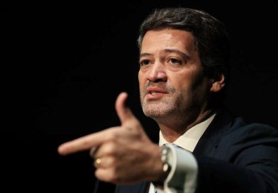 Portugal: André Ventura acusa elite angolana de “massacre” e “corrupção” em debate presidencial Portugal: André Ventura acusa elite angolana de “massacre” e “corrupção” em debate presidencial