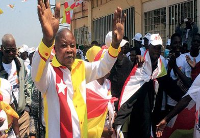 Membros do Comité Central alertam que líder da FNLA pode ser destituído do cargo por violação de Estatutos Membros do Comité Central alertam que líder da FNLA pode ser destituído do cargo por violação de Estatutos