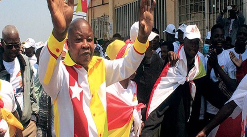 Membros do Comité Central alertam que líder da FNLA pode ser destituído do cargo por violação de Estatutos Membros do Comité Central alertam que líder da FNLA pode ser destituído do cargo por violação de Estatutos