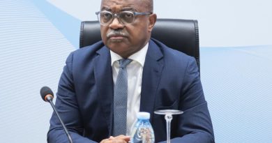 Ministro Mário Oliveira afunda meios apreendidos – apenas TV Zimbo sobrevive no meio de um império confiscado pelo Estado