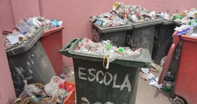 Amontoados de lixo na Escola n.º 3029 junto Administração do Cazenga preocupa estudantes Amontoados de lixo na Escola n.º 3029 junto Administração do Cazenga preocupa estudantes