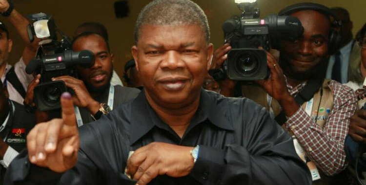 Guiné-Bissau acusa Presidente angolano João Lourenço de “hipocrisia” e de “roubar eleições” Guiné-Bissau acusa Presidente angolano João Lourenço de “hipocrisia” e de “roubar eleições”
