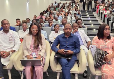 Mais de 100 profissionais bolseiros do MINSA seguem para Brasil e Portugal