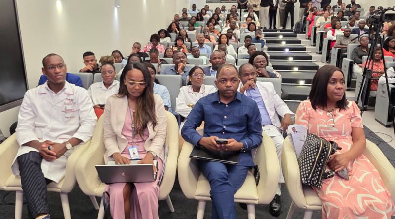 Mais de 100 profissionais bolseiros do MINSA seguem para Brasil e Portugal Mais de 100 profissionais bolseiros do MINSA seguem para Brasil e Portugal