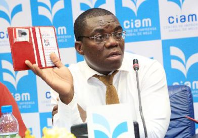 Sociedade angolana exige investigação a alegadas escutas telefónicas Sociedade angolana exige investigação a alegadas escutas telefónicas