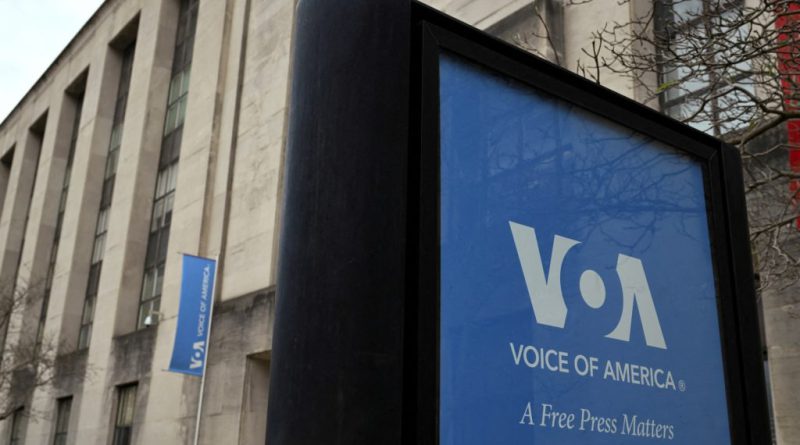 Tribunal dos EUA considera ilegais demissões na Voice of America e reacende debate sobre independência da imprensa