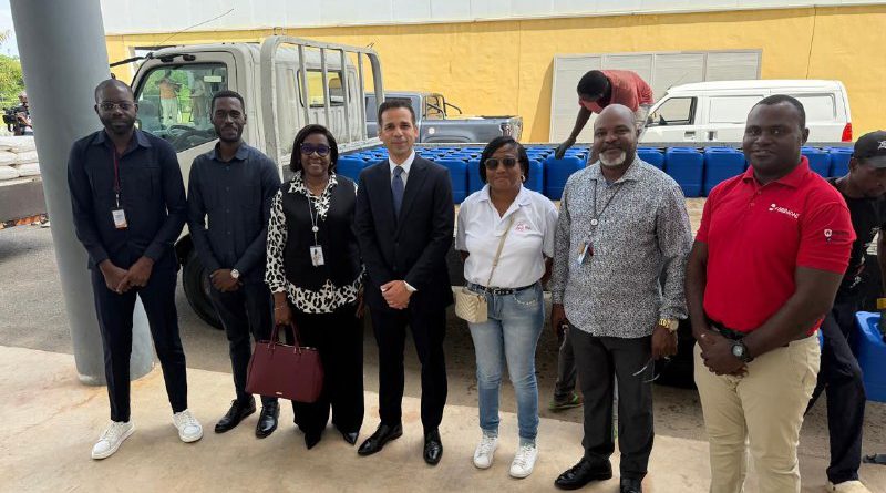 Empresa BRIMONT doa lixívia em quantidade para tratar 100 milhões de litros de água às famílias de Benguela vítimas das cheias