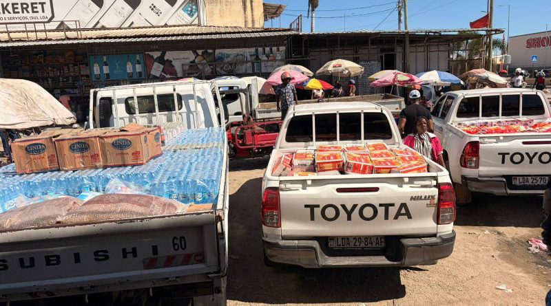 Benguela: Líder do Partido Liberal doa bens às famílias vítimas de inundações Benguela: Líder do Partido Liberal doa bens às famílias vítimas de inundações