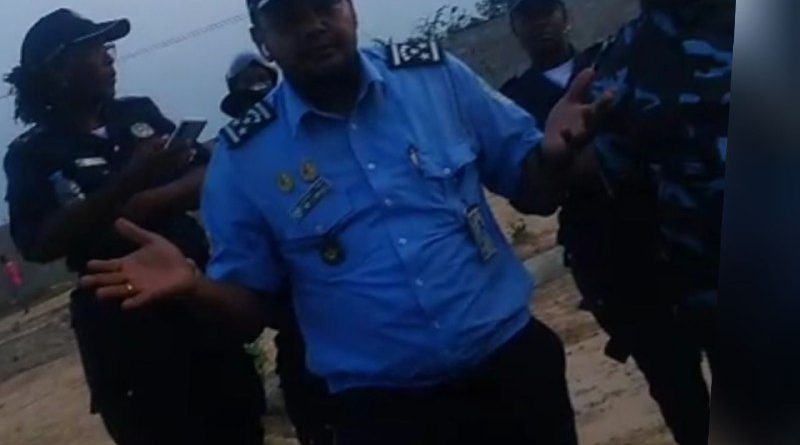 Cidadãos detidos denunciam pagamento de 500 mil kwanzas ao comandante Alfredo Mingas em troca de liberdade Cidadãos detidos denunciam pagamento de 500 mil kwanzas ao comandante Alfredo Mingas em troca de liberdade