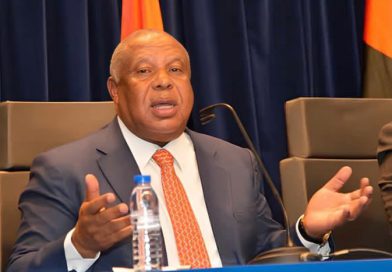 Higino Carneiro assegura que não vai desistir da corrida à presidência do MPLA Higino Carneiro assegura que não vai desistir da corrida à presidência do MPLA