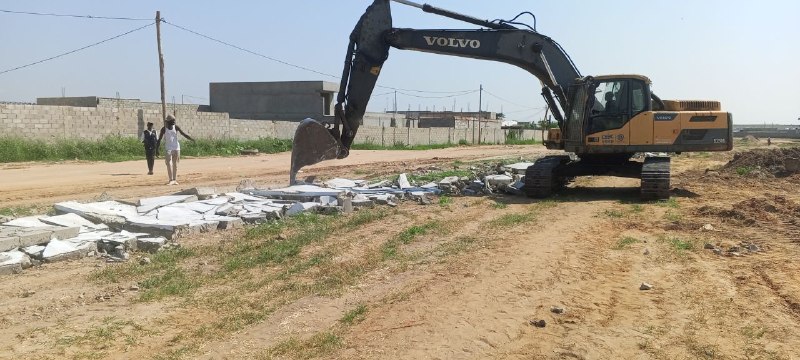 Camama: Fiscalização e Polícia Nacional acusados de demolirem muro de vedação da empresa Konda Marta Camama: Fiscalização e Polícia Nacional acusados de demolirem muro de vedação da empresa Konda Marta