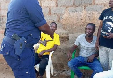 Lunda-Norte: Comandante da 1ª Esquadra da Polícia do Bala Bala em Cafunfo acusado matar a tiro jovem de 20 anos Lunda-Norte: Comandante da 1ª Esquadra da Polícia do Bala Bala em Cafunfo acusado matar a tiro jovem de 20 anos