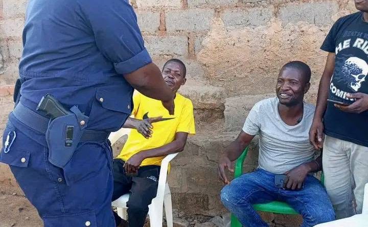 Lunda-Norte: Comandante da 1ª Esquadra da Polícia do Bala Bala em Cafunfo acusado matar a tiro jovem de 20 anos Lunda-Norte: Comandante da 1ª Esquadra da Polícia do Bala Bala em Cafunfo acusado matar a tiro jovem de 20 anos
