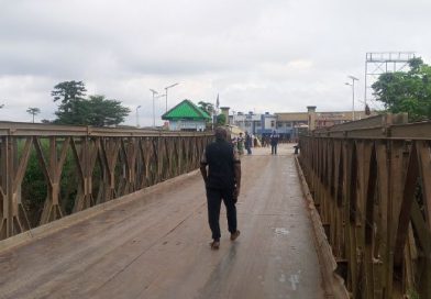 Cidadãos da RDC furam fronteira na Lunda-Norte à caça de diamantes Cidadãos da RDC furam fronteira na Lunda-Norte à caça de diamantes