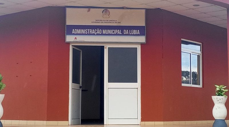 Comerciantes da Lúbia sobem litro de gasolina de 800 para 4500 kwanzas na província do Bié