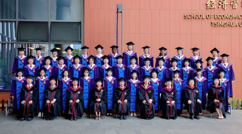 Osvaldo Lemos Macaia recebe diploma da Tsinghua e da INSEAD após concluir mestrado em Gestão e Administração de Empresas