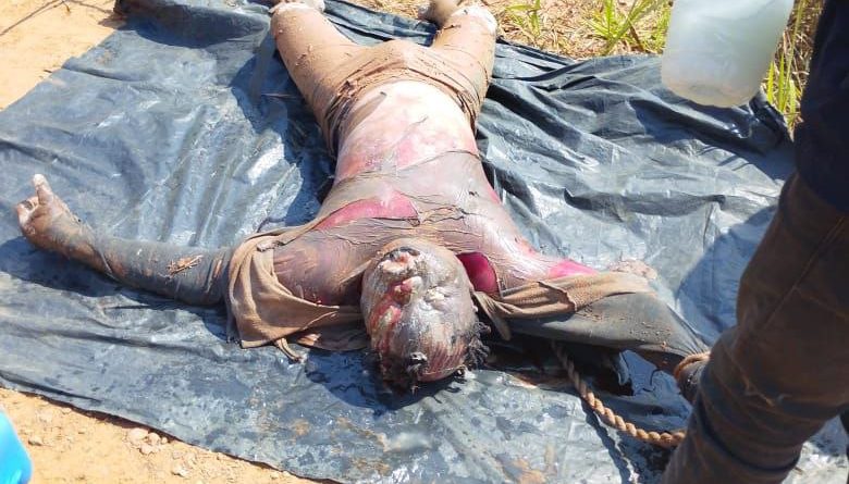 Terror no Garimpo: Corpos de dois jovens encontrados com marcas de violência na Lunda-Norte Terror no Garimpo: Corpos de dois jovens encontrados com marcas de violência na Lunda-Norte