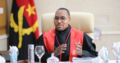 Sebastião Ngunza e Makita acusados de autorizar pagamento de dívida pública falsa de mais de 43 mil milhões Sebastião Ngunza e Makita acusados de autorizar pagamento de dívida pública falsa de mais de 43 mil milhões