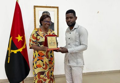 Obrigado meu Kibaxe pela singela homenagem – Cândido Calombe Obrigado meu Kibaxe pela singela homenagem – Cândido Calombe