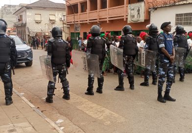 Polícia Nacional reprime militantes e impede acto político de massa da UNITA no Uíge Polícia Nacional reprime militantes e impede acto político de massa da UNITA no Uíge
