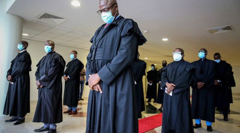 Rede de Juízes factura mais de um bilhão de kwanzas com negócios de habeas corpus Rede de Juízes factura mais de um bilhão de kwanzas com negócios de habeas corpus