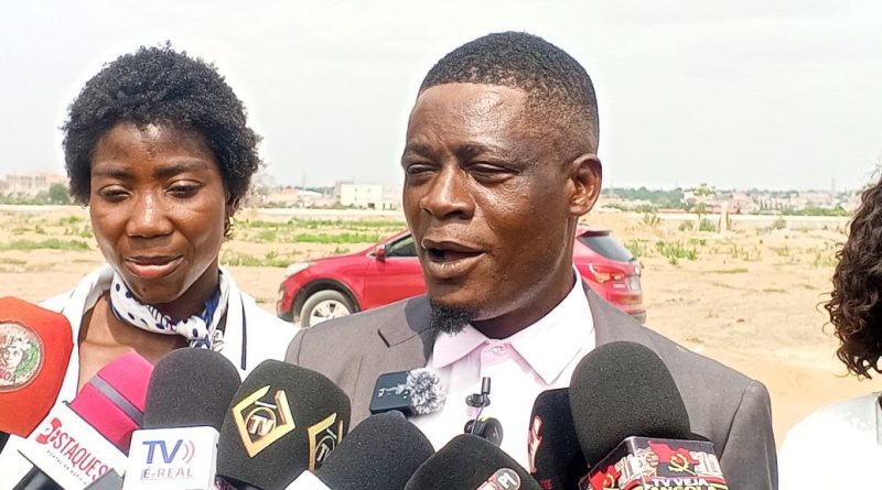 PCA da Konda Marta encoraja posicionamento do governador de Luanda e diz-se pronto para denunciar figuras que ilegalmente ocupam terrenos PCA da Konda Marta encoraja posicionamento do governador de Luanda e diz-se pronto para denunciar figuras que ilegalmente ocupam terrenos