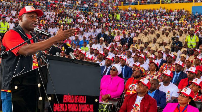 Milhares de pessoas testemunharam na Gabela lançamento do Projecto “Unidos Por Angola” da iniciativa do MOVANGOLA Milhares de pessoas testemunharam na Gabela lançamento do Projecto “Unidos Por Angola” da iniciativa do MOVANGOLA